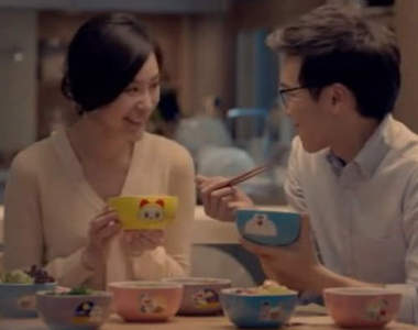 陶瓷碗美人沈美儀　哆啦A夢溫暖食刻廣告女主角