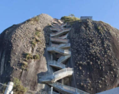 哥倫比亞《巨石天梯》一段爬完還有一段......