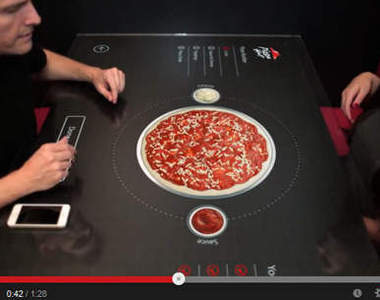 全新互動「披薩」觸控點餐桌   讓你也能自己加料DIY