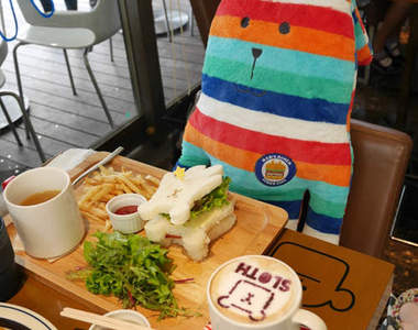 大人氣《CRAFTHOLIC》咖啡廳登場 人家也想抱著我的外星娃娃用餐~