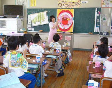 《詭異刷牙指導道具》不只嚇壞小朋友 怎麼連大人都嚇歪www