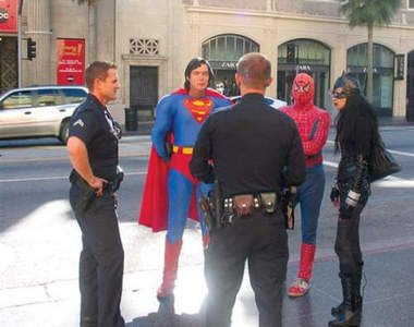 搞笑版《防警察暴力APP》警察打人自救法