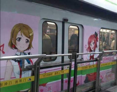 LoveLive攻佔《上海地鐵》跨越國際的宅力讓人不禁跪了下來?
