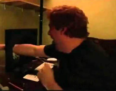 各種看恐怖片的不同反應    你是不是也這樣呢~(掩面)