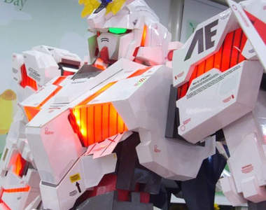 鋼彈立於大地!韓國紙模型達人挑戰180公分的獨角獸鋼彈