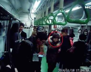 小套套掉在地鐵上好害羞 想不到阿珠媽的反應更奇妙