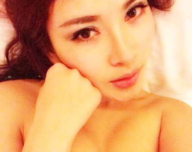 楊依（Yang Yi）性感的E罩杯模特兒