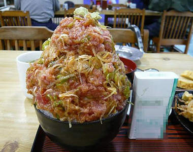 《超大碗蔥鮪魚丼》這價錢也太便宜啦