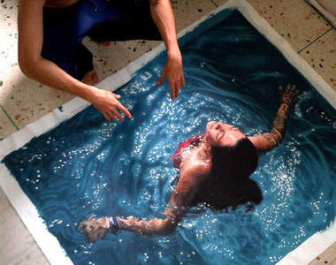 《超逼真游水畫》感覺就像是個小游泳池在你面前一樣欸