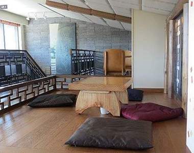 慶州《盤腿坐星巴克》而且竟然還有咖啡得來速～