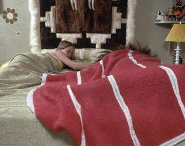 《危險枕邊人》女孩每晚身邊睡的居然是（逃）