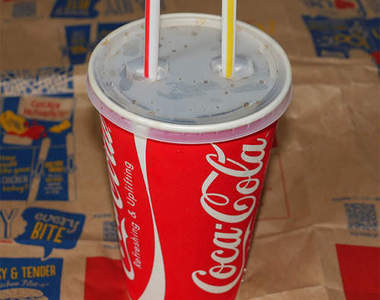 《麥當勞現充專用杯》登場　擺明就是要非現充插鼻孔吧wwww