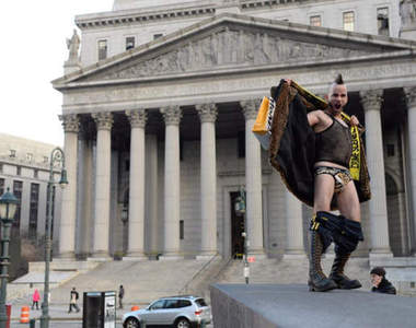 《國際無褲日》今天搭捷運有看到別人的屁屁嘛？