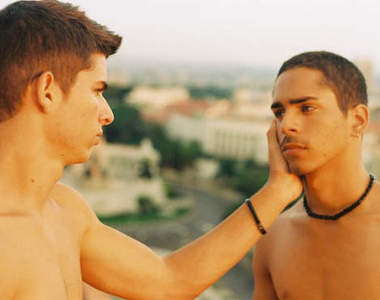 西班牙同志電影《情迷哈瓦那》國會議員全裸上陣