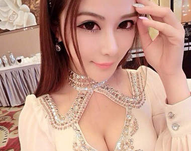 中法混血車模宛恩miyu　那一雙美腿簡直比超跑還亮眼惹