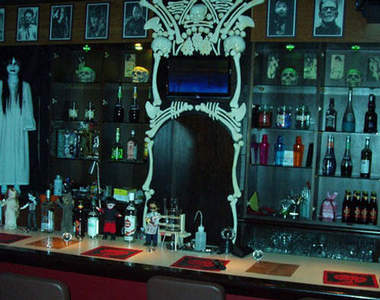 和鬼怪們一起暢飲的《恐怖酒吧》
