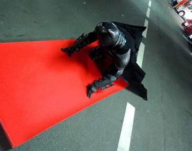 《蝙蝠俠也會怕警察》千葉蝙蝠俠無緣領頭 和平的世界不需要英雄出馬？