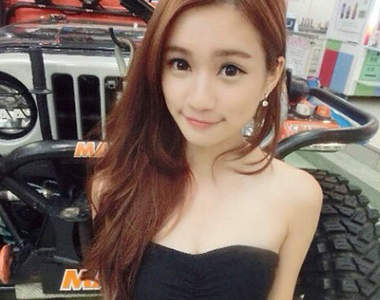 張秋雯（QiuWen）來自大馬聖淘沙廣場的夏日車模