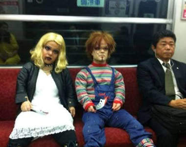 在地鐵站出沒的怪人們...我肯定是眼花了吧=口="