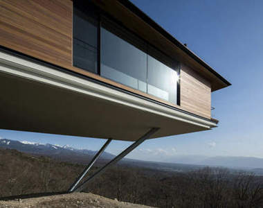 兩根鐵骨《懸崖豪宅》地震怎麼辦?