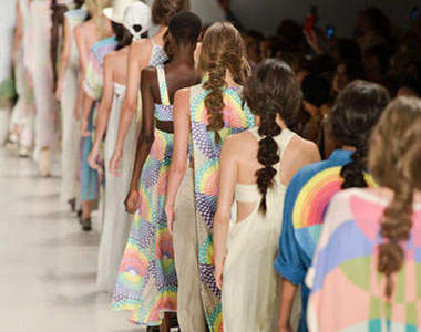 《下季編髮趨勢》又回到最初的麻花辮~