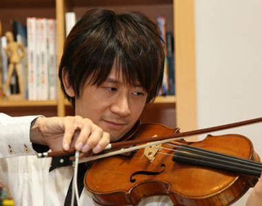 岡田鉄平（岡田鐵平）將電玩配樂維妙維肖演奏的小提琴家