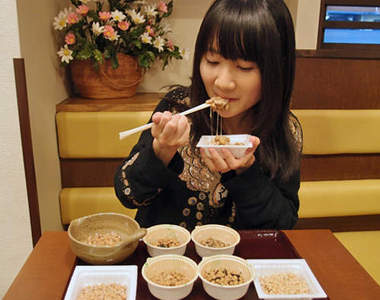 《納豆吃到飽》臭到我都快要流口水啦