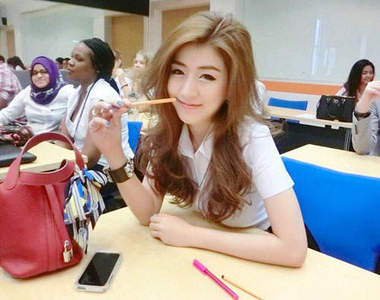 泰國咬筆妹　媽～我在教室裡看見女神啦