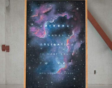 《黑板上的神畫作》黑板作畫也可以沒有極限