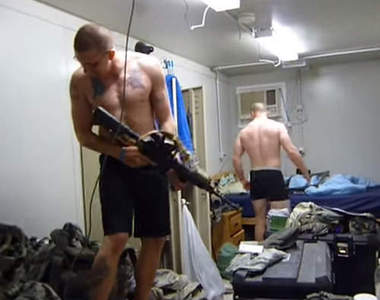 避日蛛大驚魂　哥不是怕蜘蛛而是怕不小心壓到牠（誤）