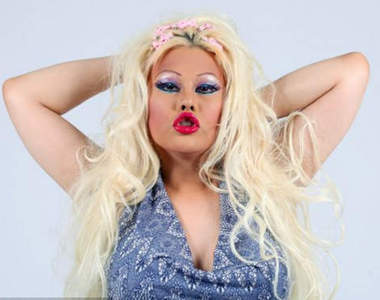 美《變性娃娃女》一心想變成塑膠人的史迪奇(誤)