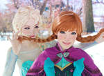 雙胞胎《Yuurisans》神還原Cosplay 冰雪奇緣Elsa x Anna 雙胞胎《Yuurisans》神還原Cosplay 冰雪奇緣Elsa x Anna