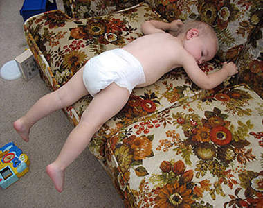 《小孩一秒入睡》到處都是小孩的床　