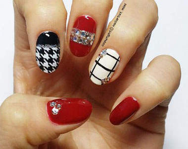 指彩系列《喜氣紅+千鳥紋》應景之外不忘搭配流行元素~