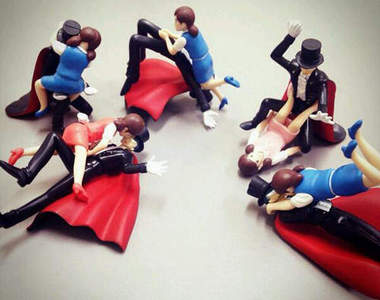 日本網友惡搞《燕尾服蒙面俠》神煩下場是？