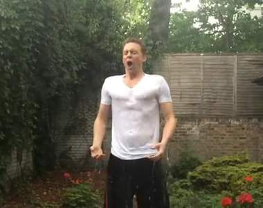 《冰桶挑戰》正夯 超級英雄都濕了啦◕///◕ 