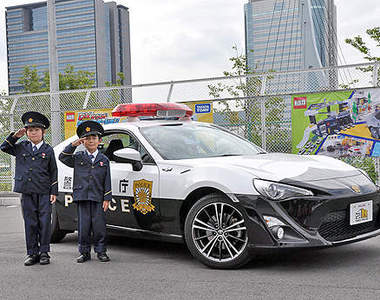 TOMICA版《Toyota 86警車》這能不抱緊處理嗎?