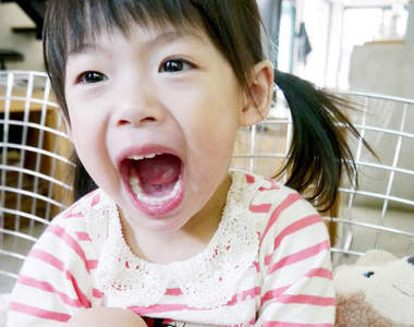 網路爆紅請高手幫我PS《奔跑小女孩》媽媽是小林志玲