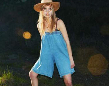 《神奇拍照姿勢》雖然看自拍照會膩..但這些也太詭異...