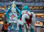 《初音聖誕樹》綁著雙馬尾的聖誕樹賣萌中ww 《初音聖誕樹》綁著雙馬尾的聖誕樹賣萌中ww