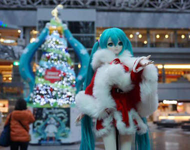 《初音聖誕樹》綁著雙馬尾的聖誕樹賣萌中ww