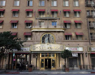 加州飯店《靈異照片》是受害者顯靈了嗎？