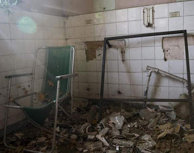 廢棄《聖埃德蒙茲醫院》那張掛在牆上的椅子是...？