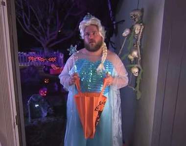 《萬聖節那天被Elsa瘋狂討糖果》大家都沒別的角色扮了嗎（笑）