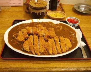 大份量LL咖哩飯　面積超過30cm光看我就飽了