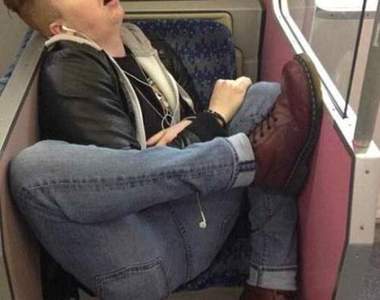 《不可思議的睡著姿勢》告訴我你到底怎麼睡的......