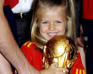 西班牙《超萌公主》無敵艦隊出局~回國連國王都換人了XD