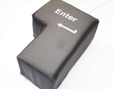 辦公室必備《超巨大Enter鍵BIG ENTER》不但可以拿來發洩壓力還可以……