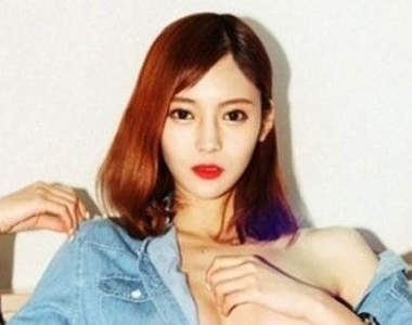 露乳女模《李恩星》年輕就是不要留白？