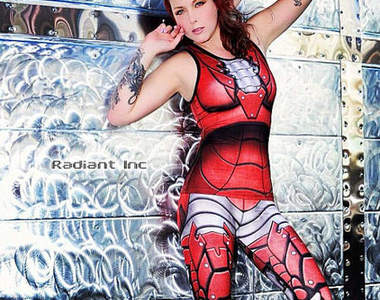 機械褲襪　到底實際穿起來像不像機器人呢！？